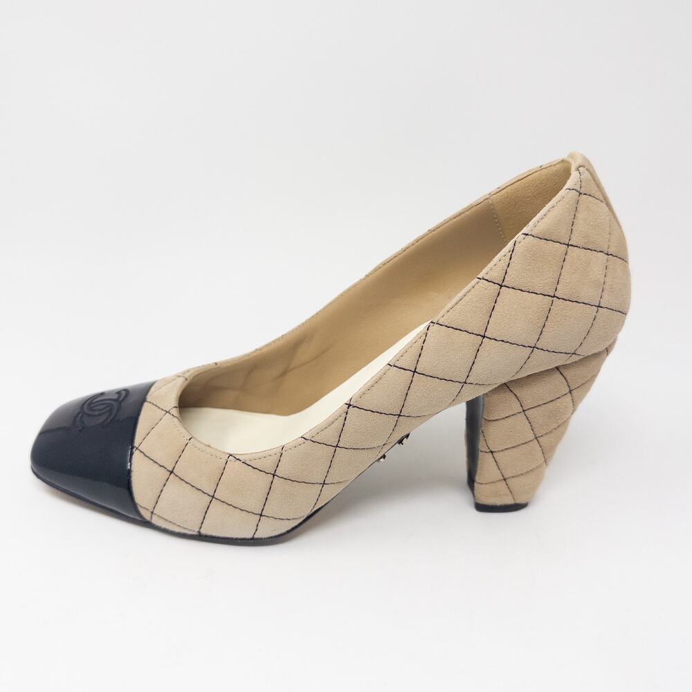 Chanel Quilted Cap-Toe Pumps Beige Size 38.5 EU 8.5 US Interlocking CC Heels